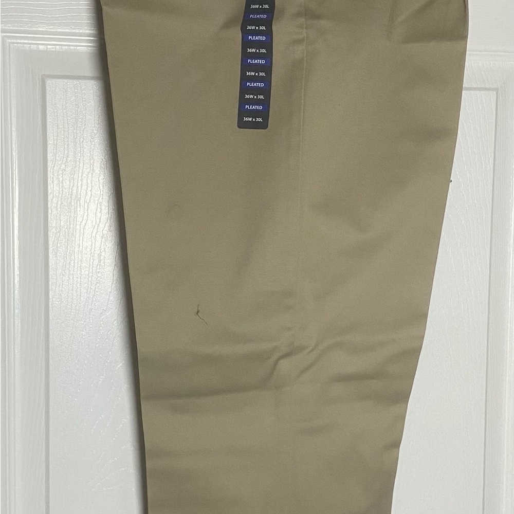 Roundtree & Yorke Men's Khaki Chinos